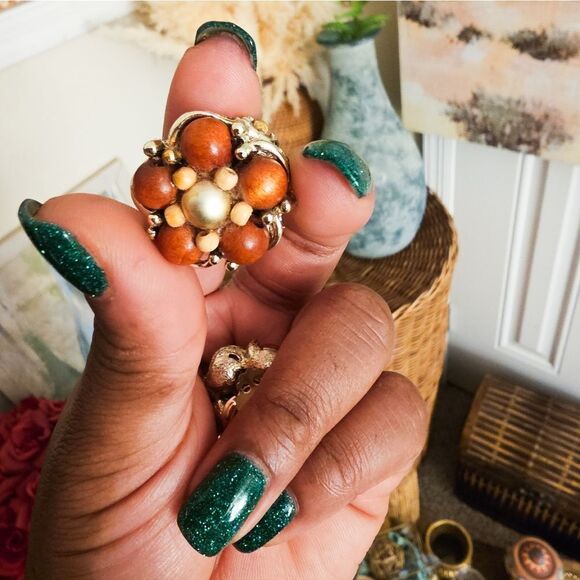 Vintage Cluster Wooden Beaded Inlay Clip On  Earrings. - Picture 4 of 8